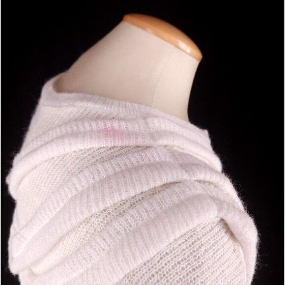 Who Decides War by MRDR BRVDO Webbed Sweater M Cloud Defect New - Picture 11 of 16